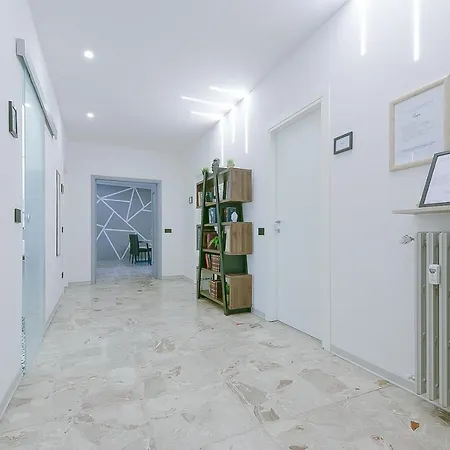 8 Bedroom Apartment In Reggio Emilia Center