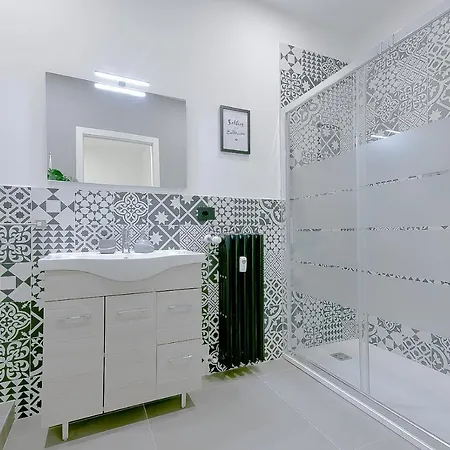Appartamento 8 Bedroom apartment in Reggio Emilia center