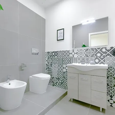 8 Bedroom Apartment In Reggio Emilia Center Daire *