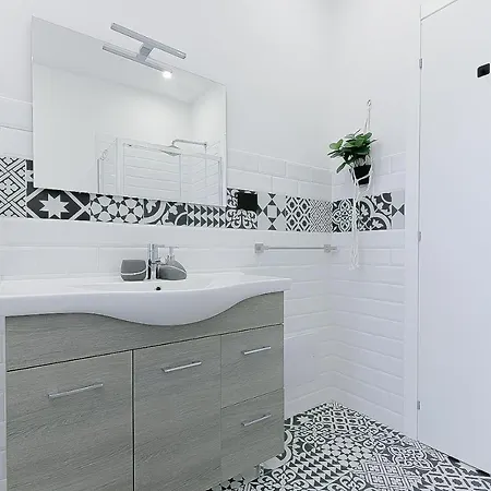 8 Bedroom Apartment In Reggio Emilia Center Daire Reggio Emilia