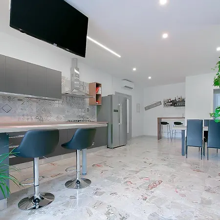 8 Bedroom apartment in Reggio Emilia center * Reggio nell'Emilia
