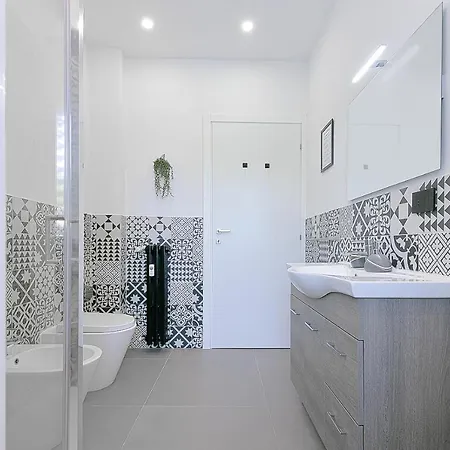 8 Bedroom apartment in Reggio Emilia center Appartamento Reggio nell'Emilia