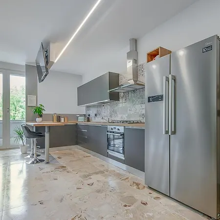 Appartamento 8 Bedroom apartment in Reggio Emilia center *