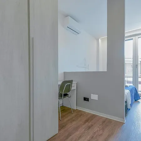 8 Bedroom apartment in Reggio Emilia center Appartamento *