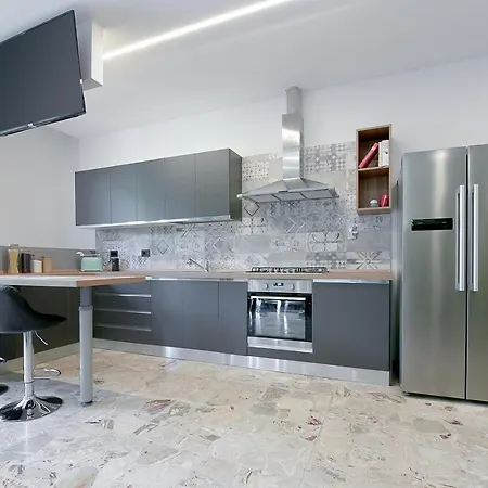 8 Bedroom Apartment In Reggio Emilia Center